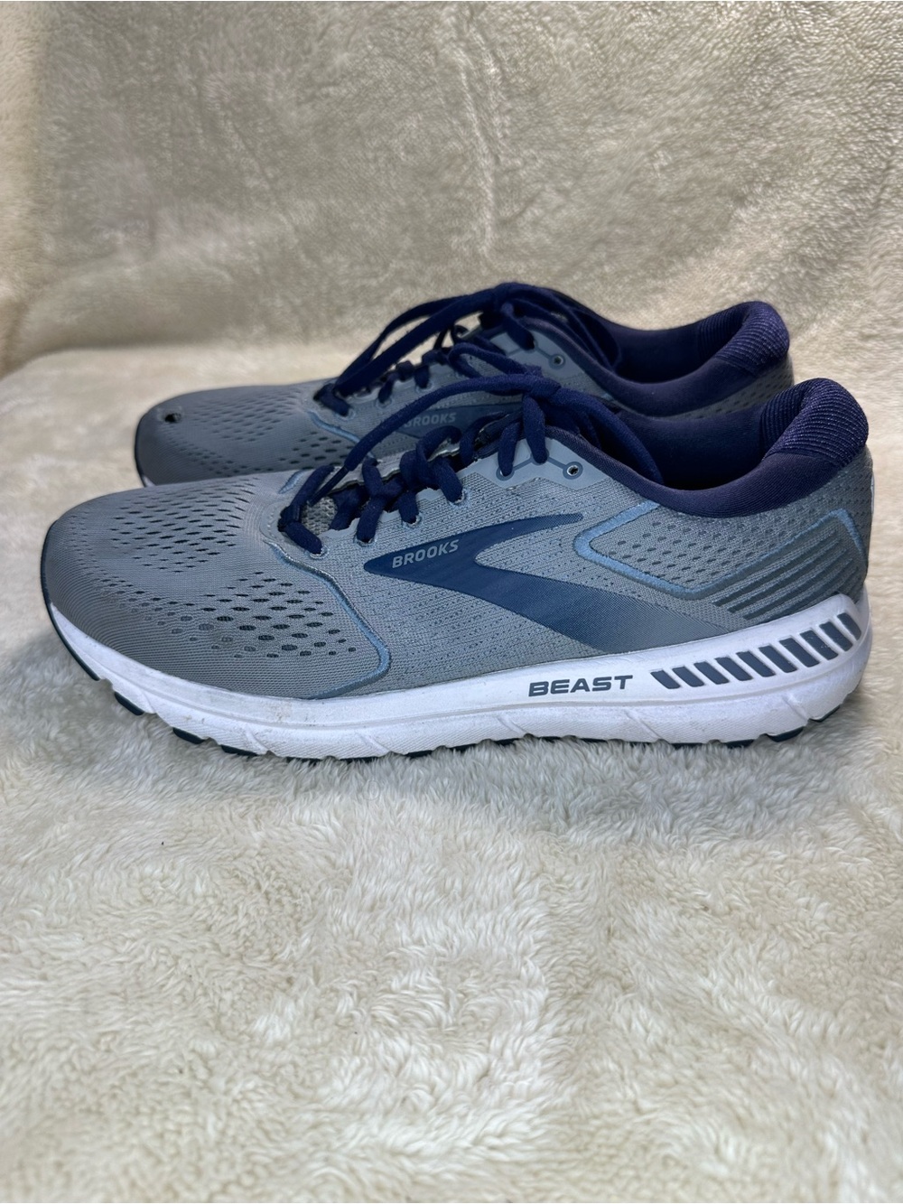 Brooks Beast 20 Running Shoes in Gray and Blue Mens Size 9.5